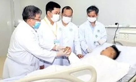 Hơn 6 giờ 'chạy đua' nối lại cẳng tay bị đứt lìa cho nam công nhân