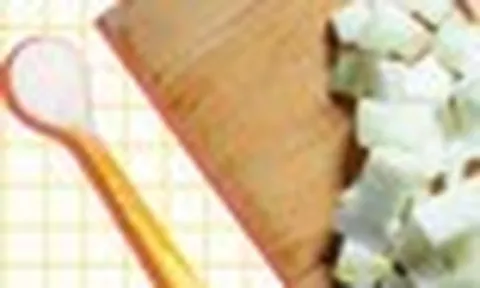Vì sao nhiều người trộn hành tây với baking soda rồi đặt trong bếp?