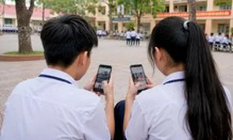 Trẻ sử dụng mạng xã hội: Không chỉ gây nghiện mà còn những nguy cơ nào?