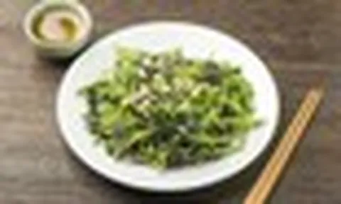 Loại rau được người Trung Quốc "quý như vàng": Giàu canxi và axit folic bậc nhất, chợ Việt nào cũng bán