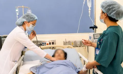 Làm việc giữa nắng sốc nhiệt đến mức bất tỉnh