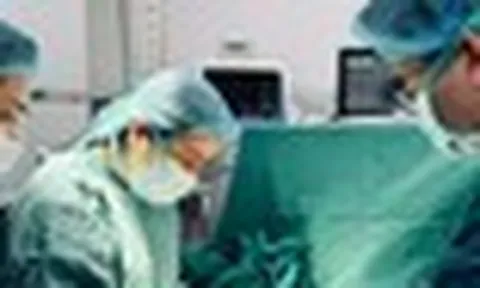 “Tôi cứ nghĩ khối u còn nhỏ, chưa cần đi khám”: 2 năm sau, bầu ngực người phụ nữ 37 tuổi biến dạng nghiêm trọng