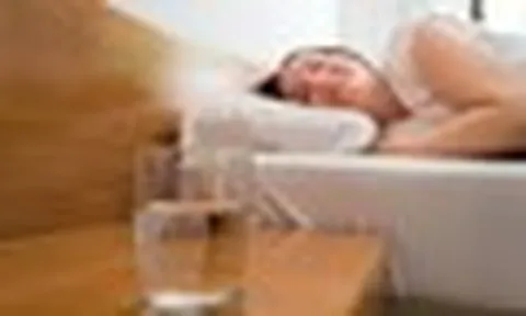 Khô miệng về đêm: Đừng chỉ nghĩ là do thiếu nước, có thể là dấu hiệu của 5 vấn đề sức khỏe