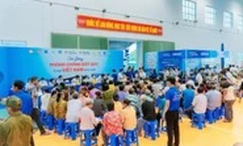 Vĩnh Long: Hơn một ngàn người dân được khám sức khỏe, tầm soát đột quỵ và phát thuốc miễn phí