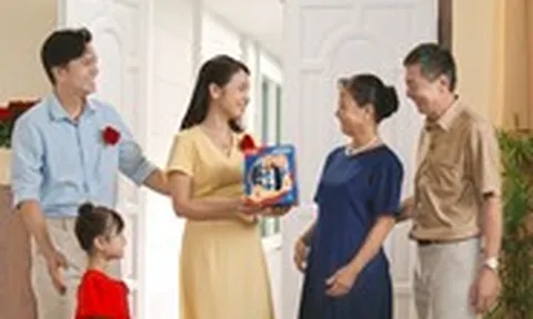 Mùa Vu Lan này, cùng Ensure Gold chăm sóc sức khỏe cha mẹ