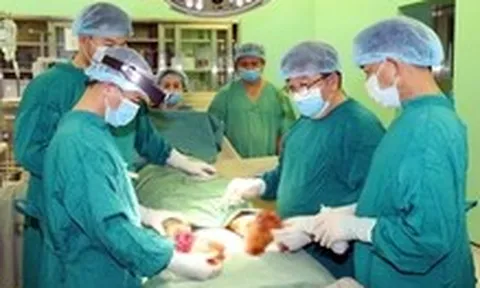 Công nhân gần đứt lìa hai chân do tai nạn lao động