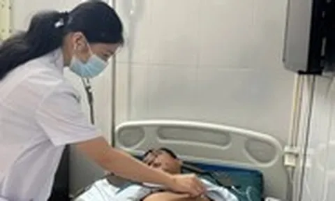 Người đàn ông suýt liệt tay chân vì nhầm hạ kali với hạ canxi