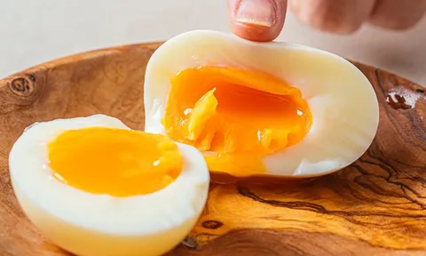 Có nên ăn trứng lòng đào? Chuyên gia nói gì?