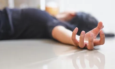 Người phụ nữ 22 tuổi tử vong sau 5 ngày đau họng, bác sĩ cảnh báo "chớ dại" tự làm điều này