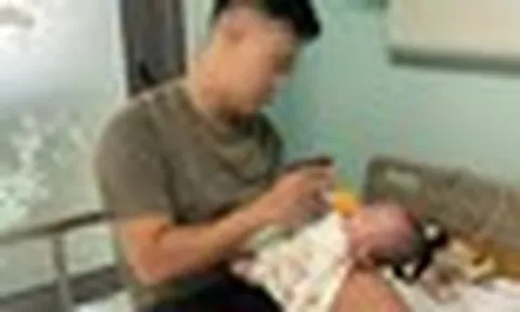 Mẹ băng huyết nguy kịch, em bé sinh non 800g trải qua 72 ngày giành giật sự sống