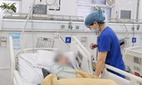 Người cao tuổi có bệnh mạn tính: Đừng xem nhẹ những cơn chóng mặt, yếu tay chân