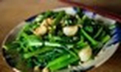 Trời bắt đầu hanh khô, hãy thêm rau muống vào bữa ăn: Vừa dễ ăn, vừa bổ sung chất xơ, giúp cơ thể dễ chịu hơn