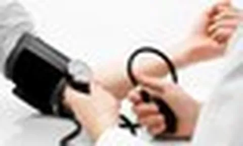 20 tuổi, huyết áp 180/100 mmHg, bất ngờ phát hiện u tuyến thượng thận