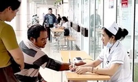 Khám xuyên trưa để phục vụ bệnh nhân ở Đắk Lắk