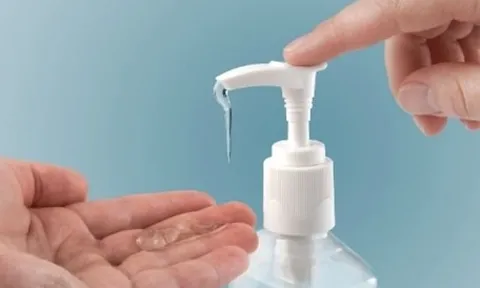 Thu hồi 2 lô dung dịch vệ sinh phụ nữ bị cơ quan công an xác định là hàng giả