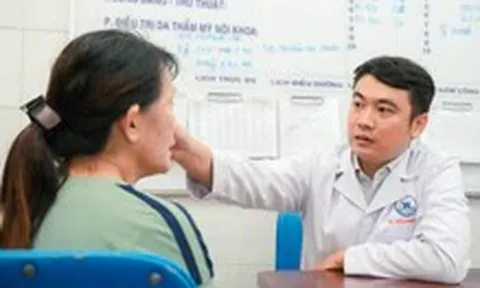 Hai mi dưới bị lật ra ngoài sau thẩm mỹ, quay lại thì cơ sở làm đẹp đã đóng cửa