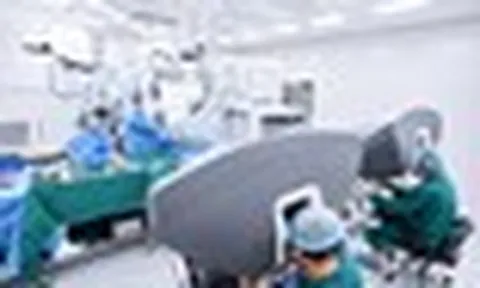 Bệnh viện đầu tiên tại Việt Nam sở hữu 2 "siêu robot" Mỹ, vừa làm điều chưa từng có khi mổ ung thư