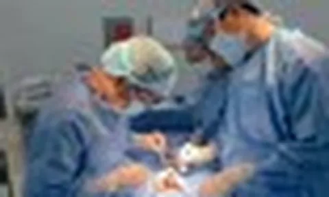 Báo động đỏ cứu tinh hoàn cho bé trai sau cú va chạm