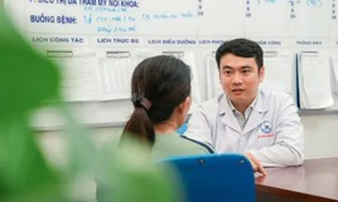 Biến chứng sau làm đẹp, người phụ nữ phải ghép da phục hồi mi mắt