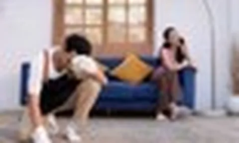 Lấy vợ trẻ hơn 12 tuổi, tôi kiệt sức vì phải rửa bát, lau nhà, 'hầu công chúa'