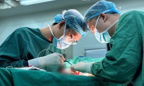 Sau 2 lần đặt túi ngực, người phụ nữ nhiễm vi khuẩn hiếm gặp