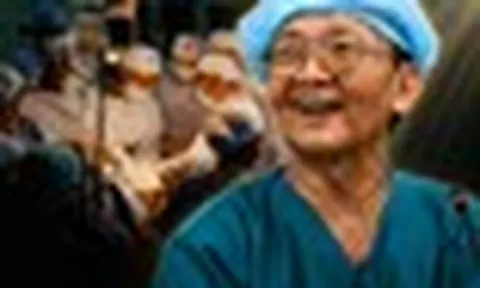 Vị bác sĩ Việt Nam thực hiện ca mổ chấn động thế giới, được Guinness World Records ghi nhận
