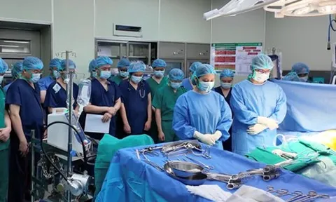 Về nước chăm sóc mẹ ốm, chàng trai Hà Nội đột ngột qua đời và món quà cuối để lại