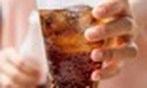 28 tuổi đã suy giảm hormone nam, men gan và acid uric máu tăng vọt: Bác sĩ nói cần giảm ngay 1 loại nước