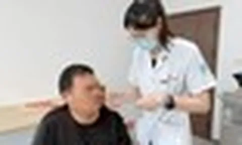 Người đàn ông 44 tuổi không thể ăn uống sau 2 cơn đột quỵ, bác sĩ bất ngờ cứu sống bằng… 1 que kem