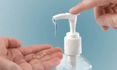 Thu hồi toàn quốc loạt dung dịch vệ sinh phụ nữ, sữa tắm, dầu gội vi phạm