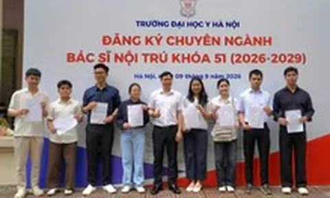 Giám đốc Bệnh viện Bạch Mai: Nên trả thù lao cho bác sĩ nội trú