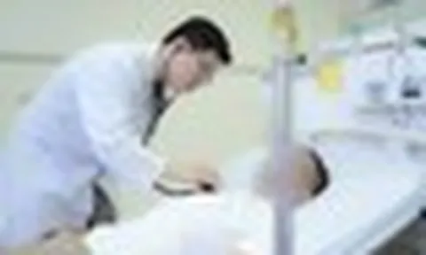 Người đàn ông đột ngột ngưng tim khi đang ăn tối