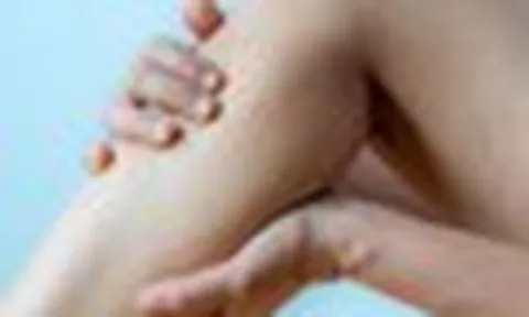5 dấu hiệu ở chân có thể cảnh báo thận đang “lâm nguy”: Có biểu hiện nhiều người tưởng do mệt