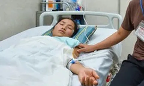 Mê man trong cơn sốt, cô giáo mầm non bị cắt một chân rơi nước mắt khi nhắc đến hai con