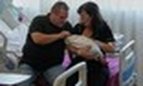 54 tuổi mất con, người mẹ chạy nước rút sinh thêm từ phôi đông lạnh 22 năm trước