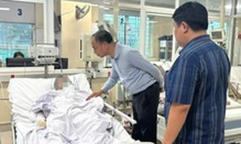Cháy nhà làm 5 người chết ở Hà Nội: Một phụ nữ nhảy từ tầng 4 xuống mái tôn tầng 2 thoát nạn