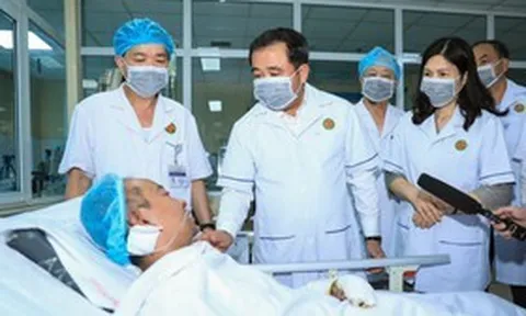 Bí thư Hà Nội thăm hỏi, động viên nạn nhân vụ cháy tại phường Tây Hồ