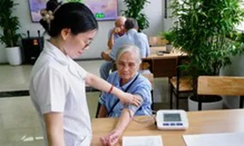 2/3 người trên 60 tuổi có ít nhất 1 bệnh nền, cần làm gì để phòng bệnh?
