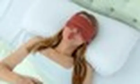 Lời khuyên cho những ai định dán "băng keo" lên miệng khi ngủ để bớt ngáy: 4 nhóm người không nên thử