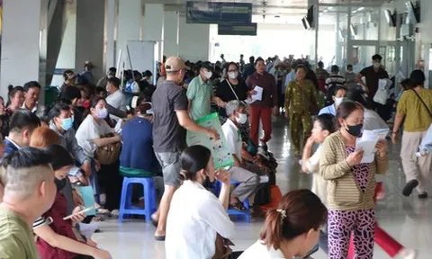 Vì sao ‘biển người’ vẫn ùn ùn đổ về bệnh viện Chợ Rẫy, Ung bướu, Y Dược...?