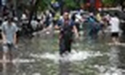 Ba dấu hiệu ở chân không nên bỏ qua sau khi lội nước ngập