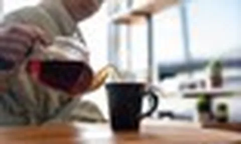 Thận ken đặc sỏi, suy thận cấp chỉ vì 1 sai lầm khi uống trà