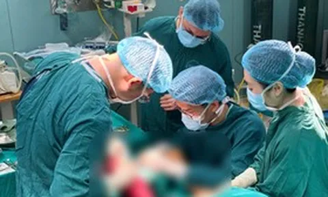 Chườm nóng, người đàn ông 48 tuổi suýt mất cả hai bàn chân