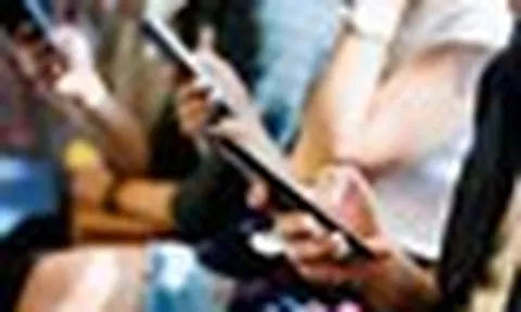Lời khuyên đến tất cả những ai hay tê tay khi dùng điện thoại, máy tính, đi xe máy...