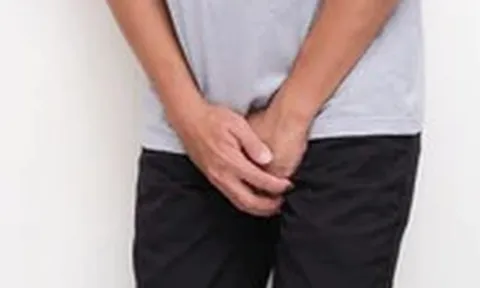 Bé trai 14 tuổi suýt mất chức năng sinh sản sau 6 tiếng đau 'vùng kín'