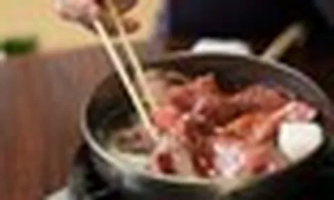 Người phụ nữ 46 tuổi suy thận vì kiểu ăn thịt "vạn người mê", còn tưởng bổ
