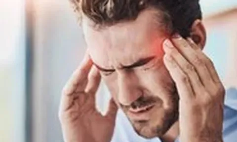Đứng lên bỗng mắt tối sầm, khi nào cần đi bác sĩ?