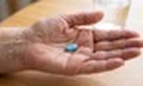 Cấp cứu lúc nửa đêm sau 2 năm lệ thuộc vào 'viên thuốc màu xanh'