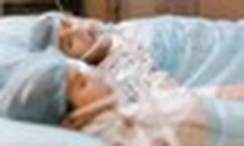 8 người 1 nhà cùng mắc ung thư, bác sĩ vạch trần 5 thay đổi đầu tiên khi tuyến giáp bị khối u "xâm chiếm"