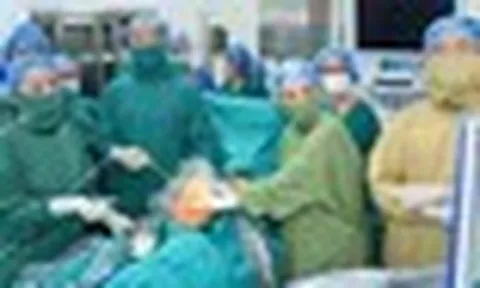 Lần đầu tại Việt Nam: Đặt bóng vào khí quản cứu thai nhi mắc thoát vị hoành